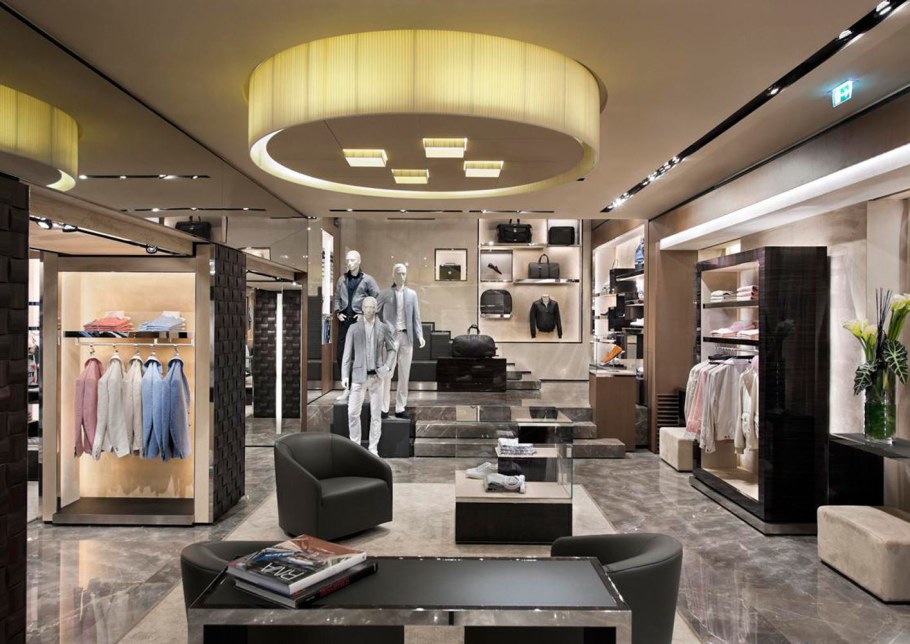 Интерьер магазина мужской одежды