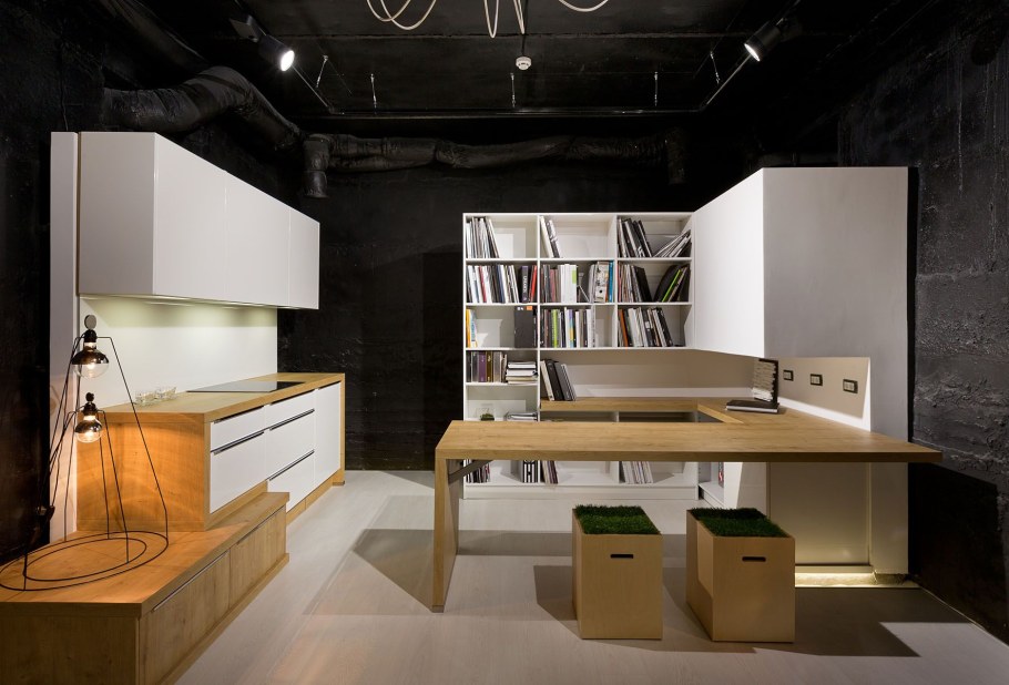 Рабочее место дизайнера в мебельном салоне