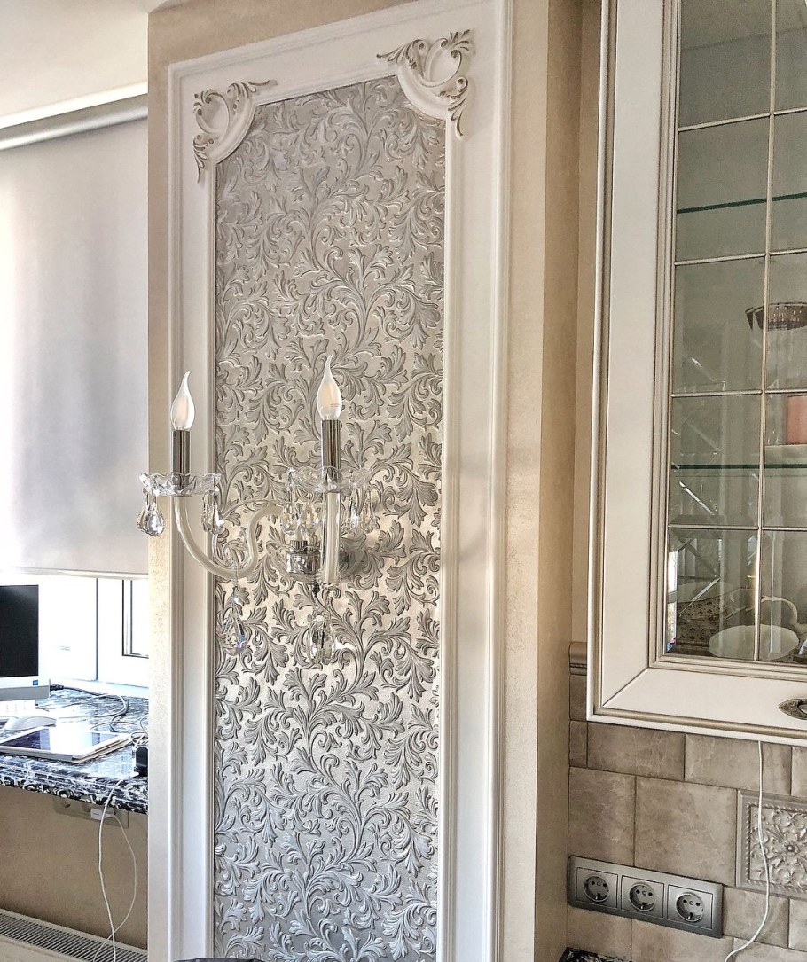 Линкруста в интерьере коридора