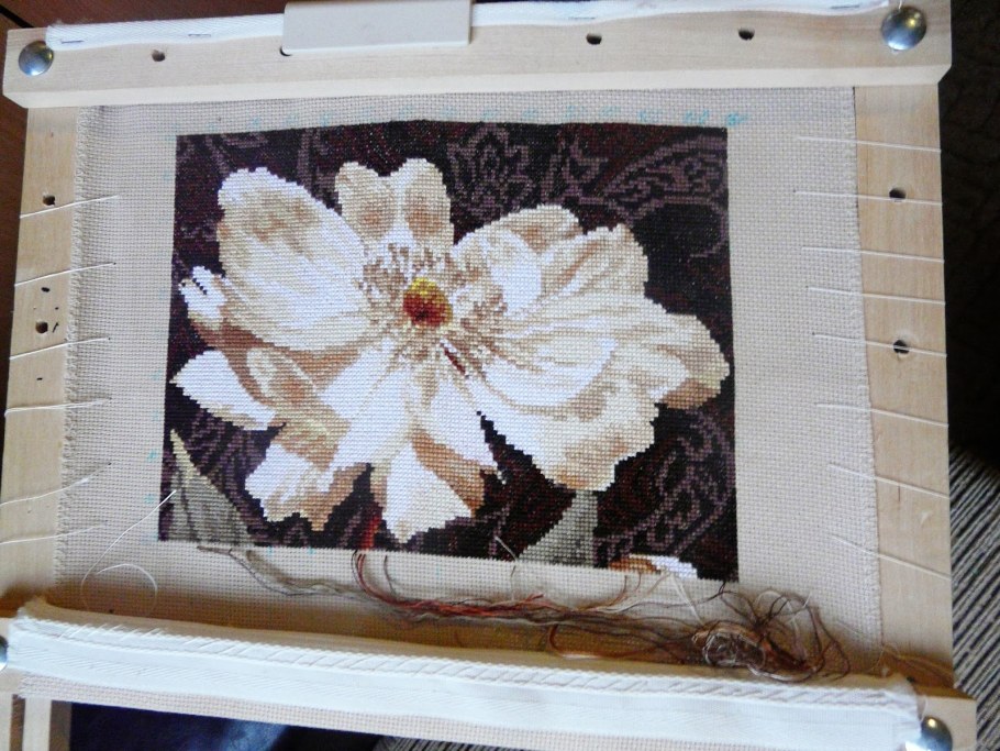 В объятиях света вышивка