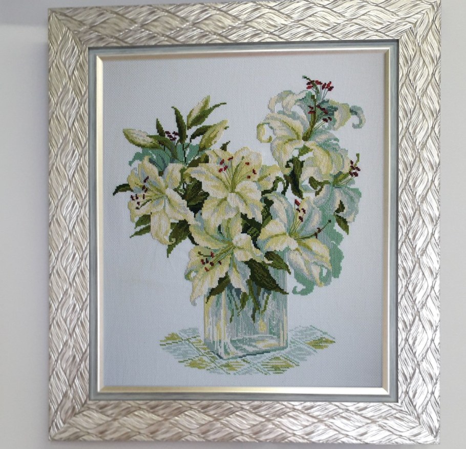 Вышивки белые лилии