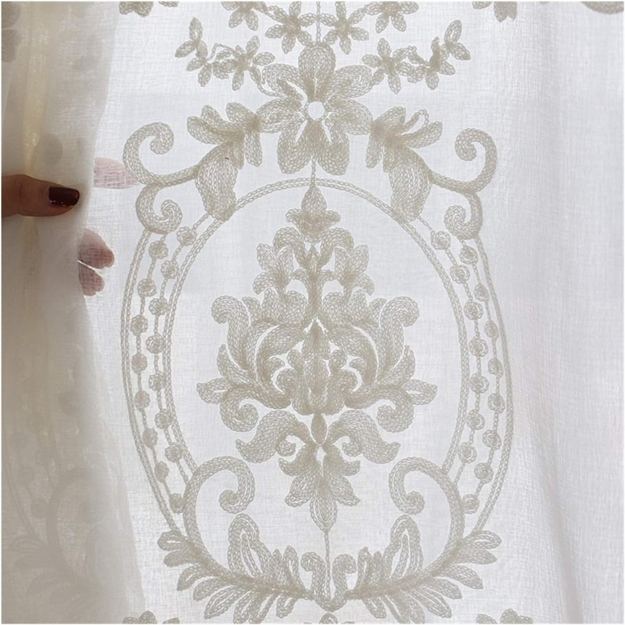 Белые портьеры с вышивкой