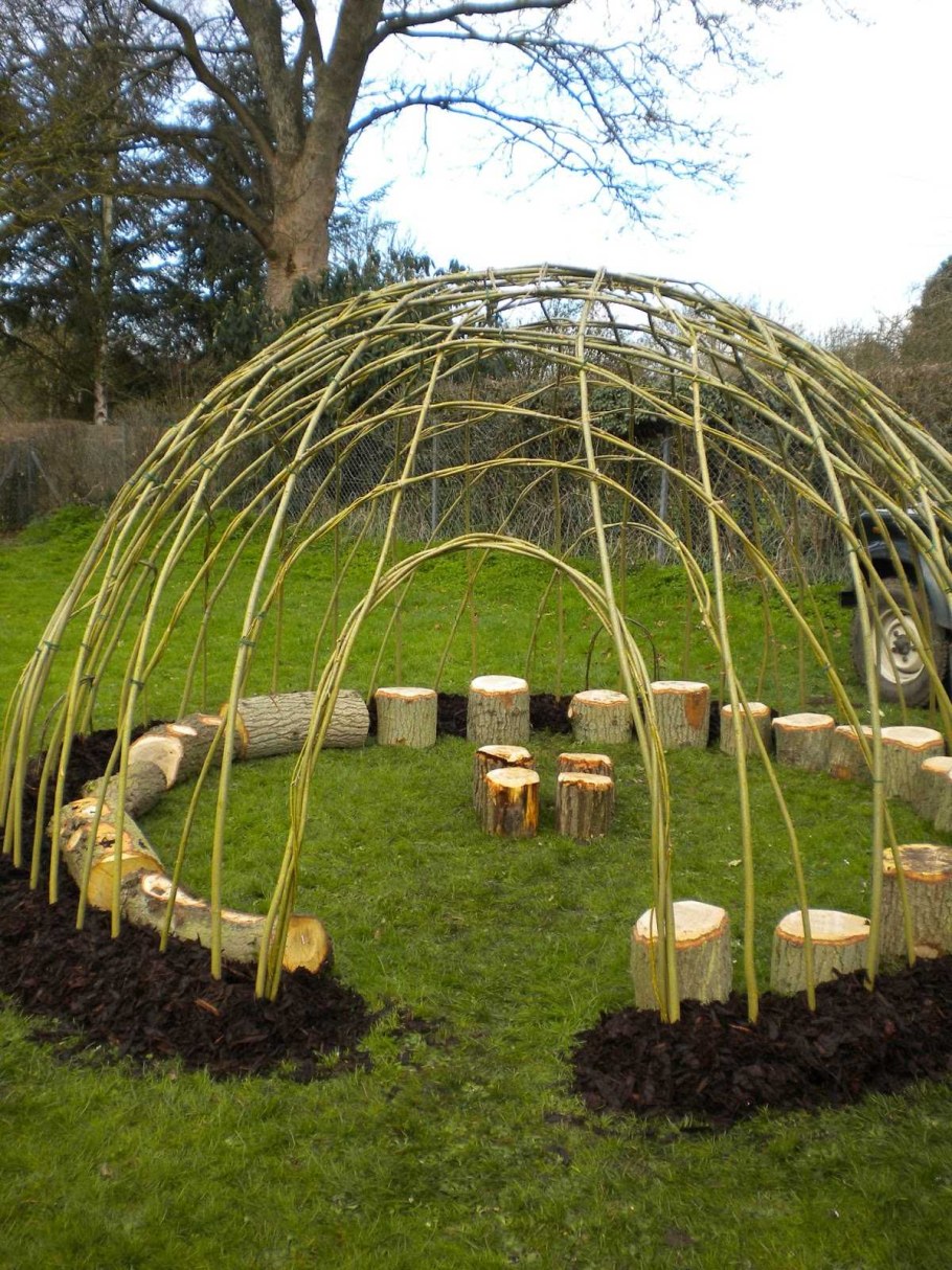 Беседка из ивы плетеная