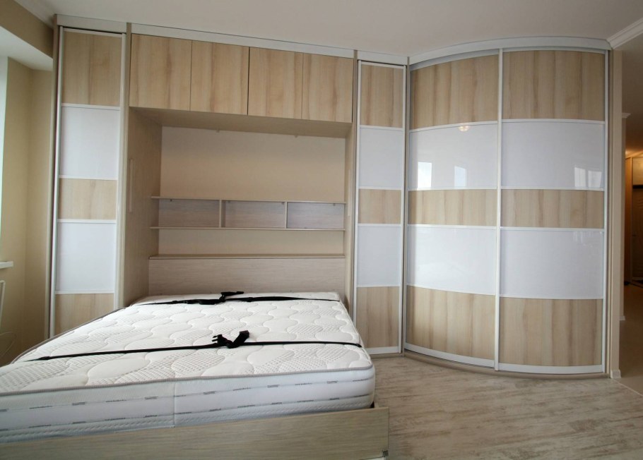 Угловой шкаф со встроенной кроватью