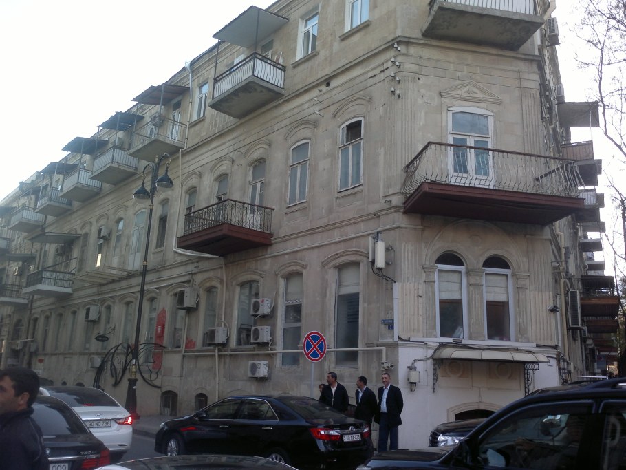 Баку ул Муртуза Мухтарова 203а