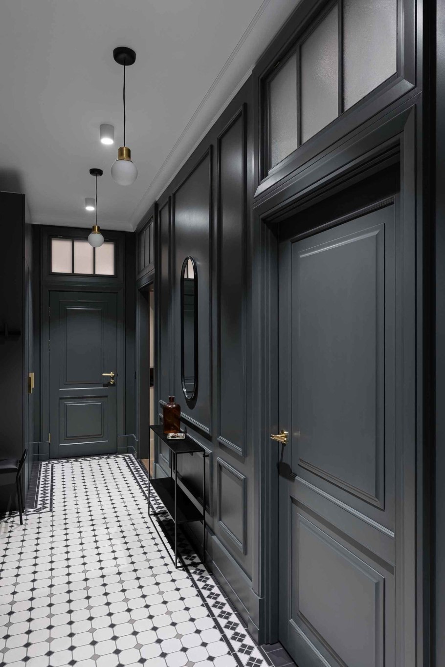 Метлахская плитка в интерьере прихожей