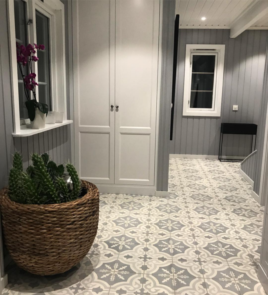 Плитка в прихожей