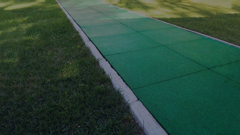 Резиновое покрытие для дорожек на даче