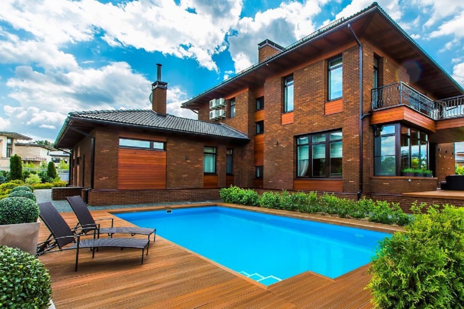 Коттедж с бассейном