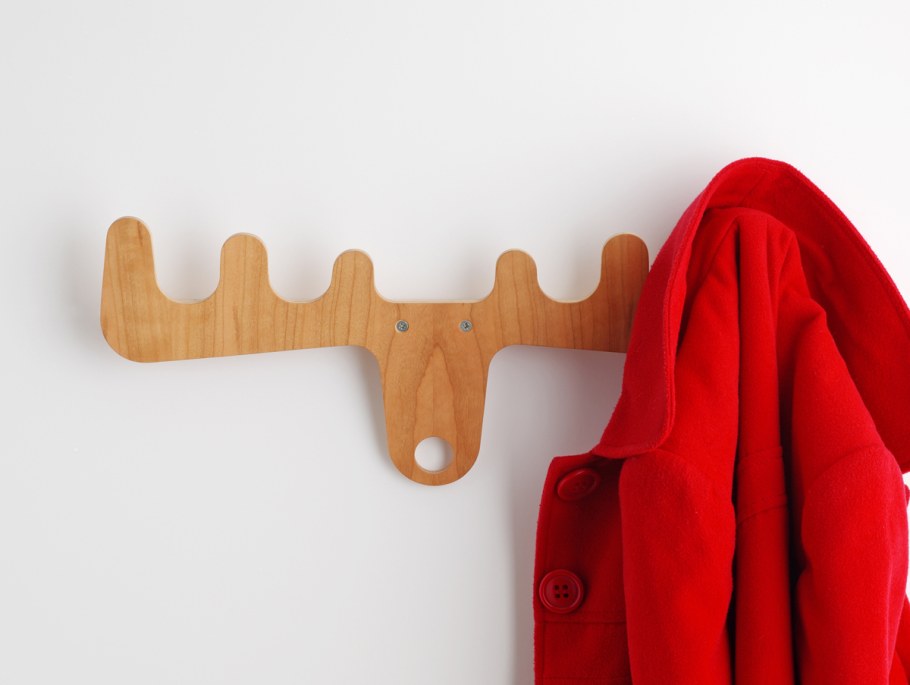 Вешалка для одежды из фанеры