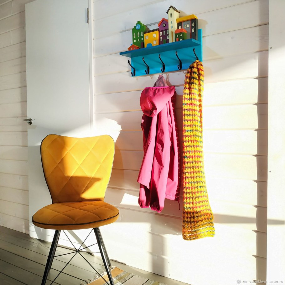 Вешалка для одежды в скандинавском стиле