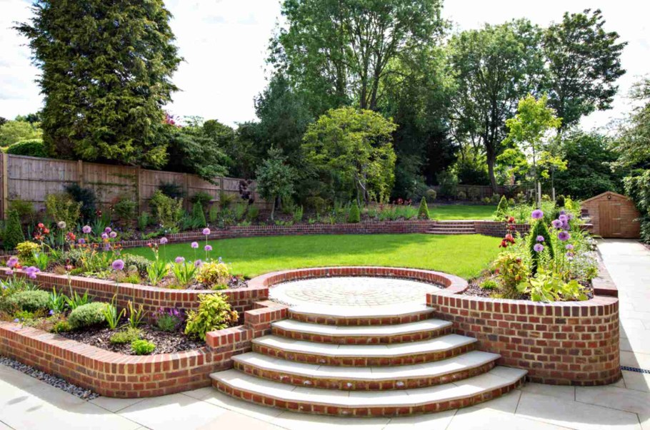 Двухуровневый садовый участок