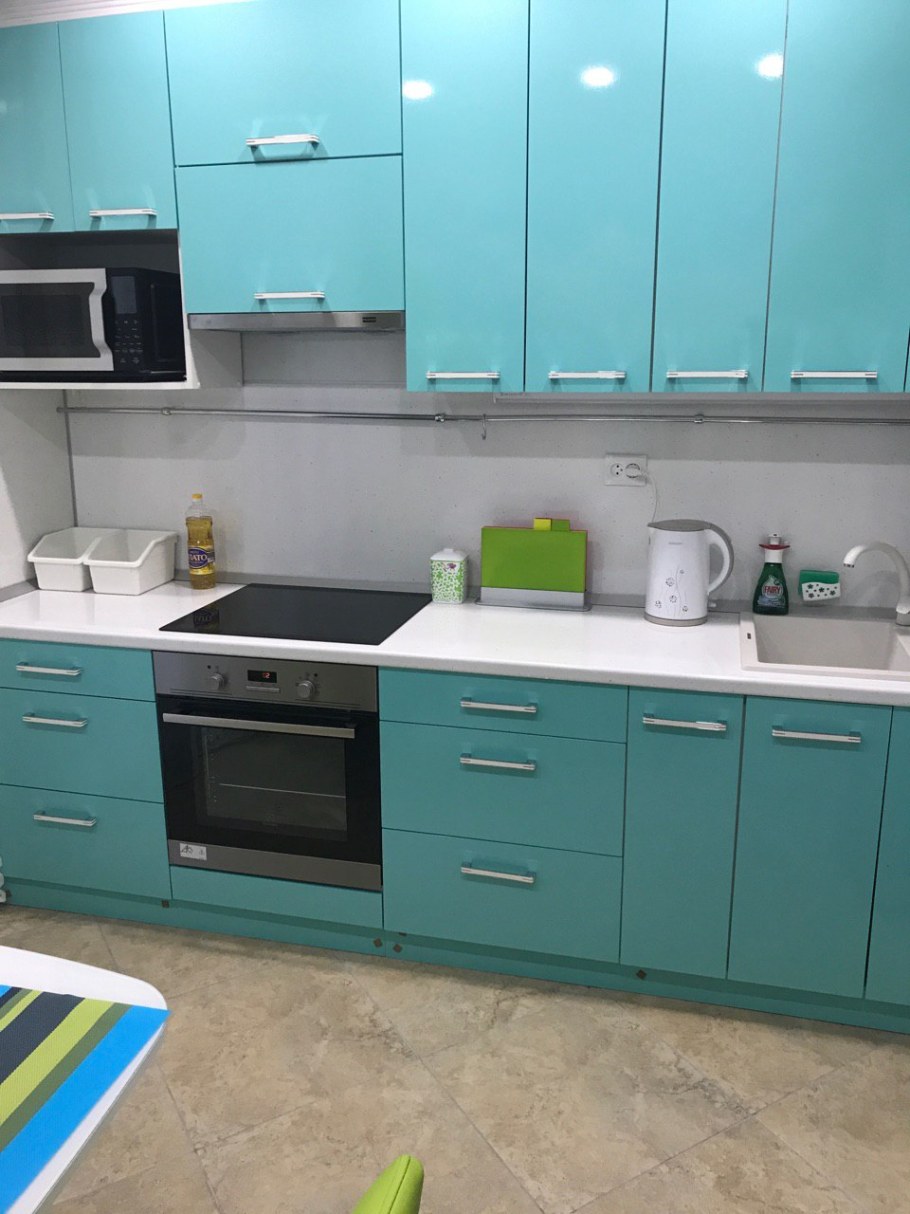Кухонный гарнитур бирюзового цвета