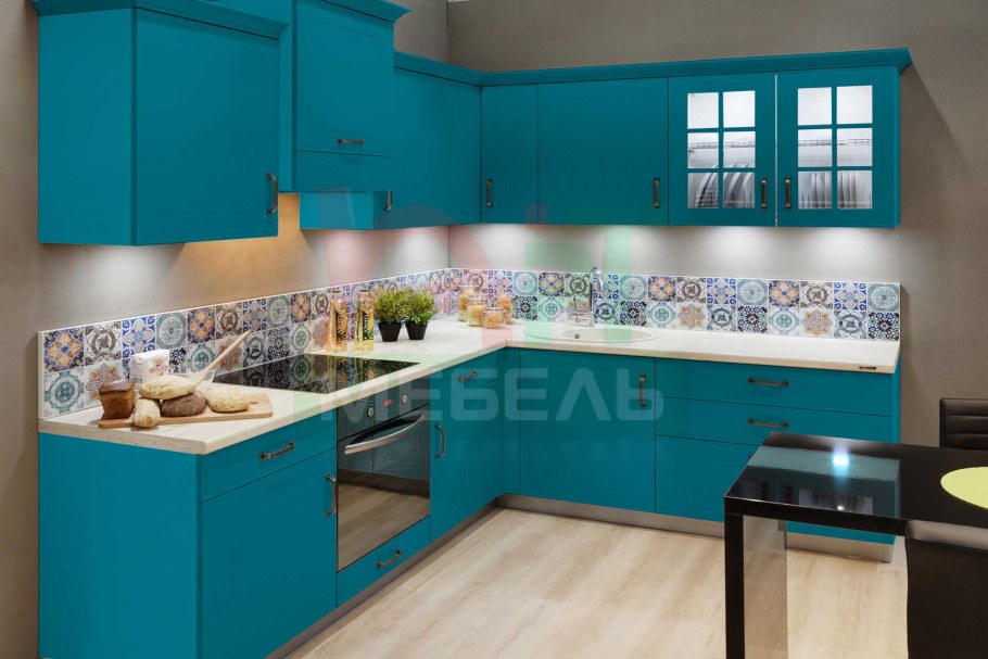 Кухня с бирюзовой плиткой