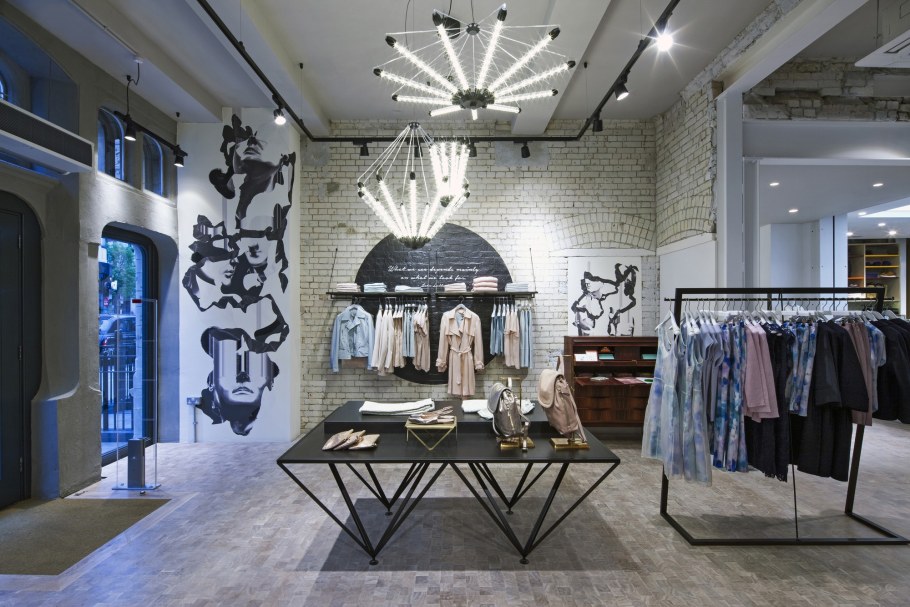 Необычный интерьер магазина одежды