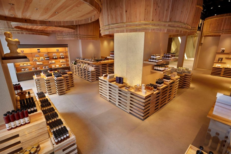 Продуктовый магазин в деревянном стиле