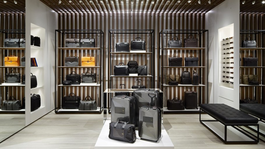 Интерьер магазина сумок