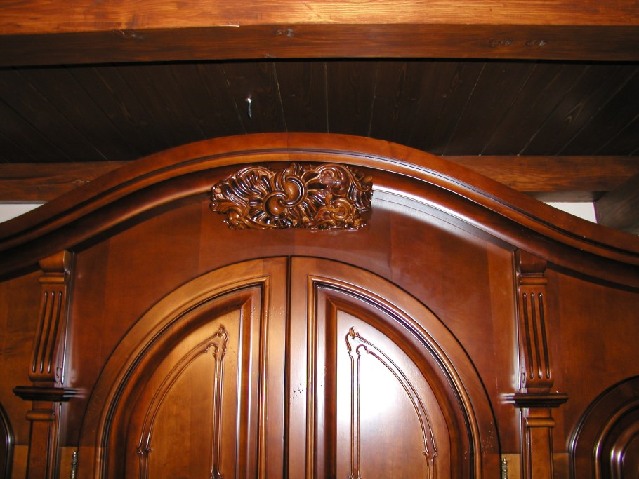 Мебель из дерева ольха