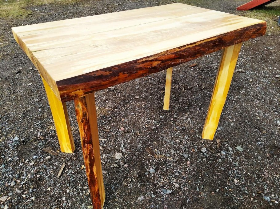 Стол из ольхи
