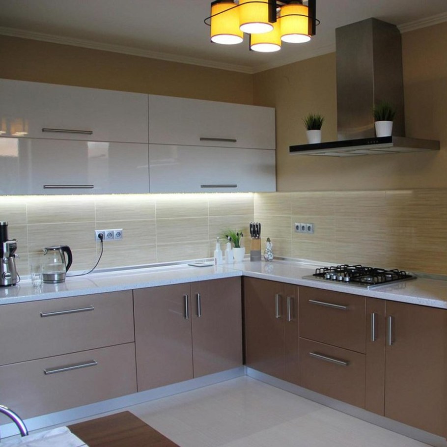 Кухня капучино с белым глянцем угловая