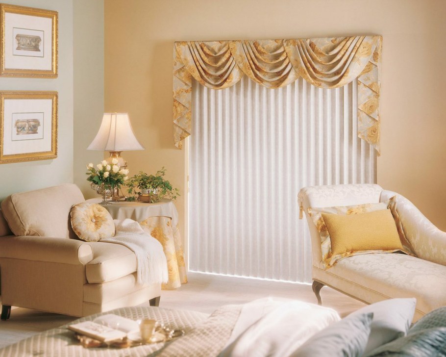 Вертикальные жалюзи в спальне