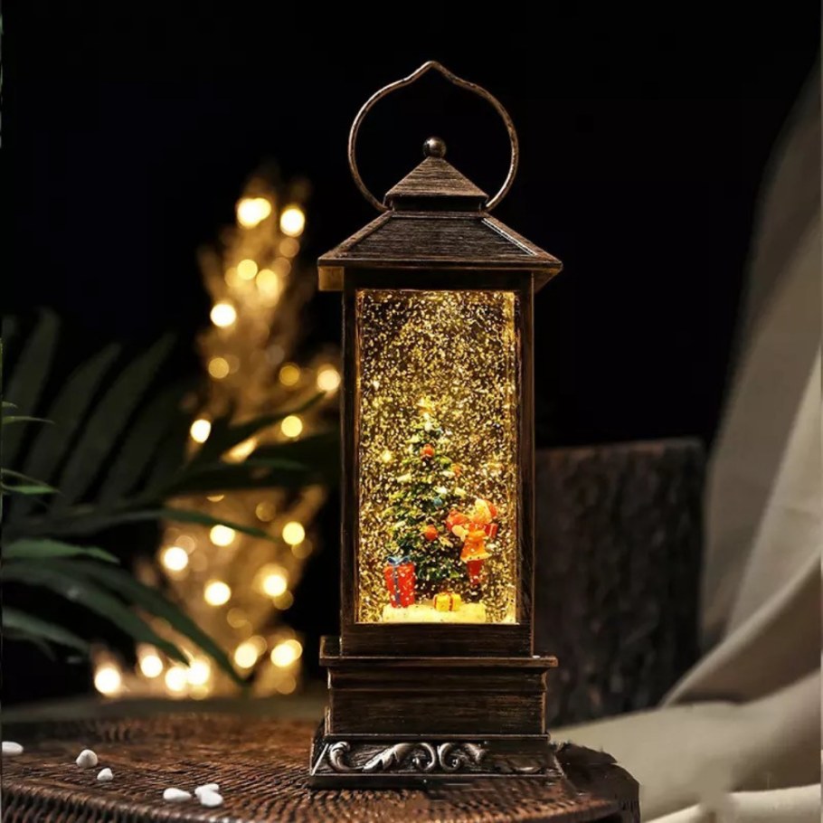 Елки с лампами внутри