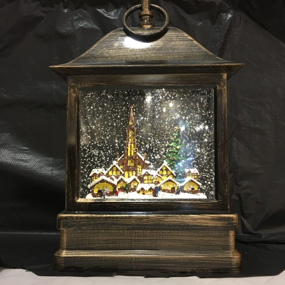 Фонарь новогодний с подсветкой и снегом