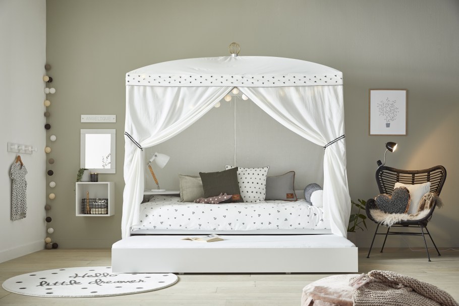 Кровать с пологом для девочки