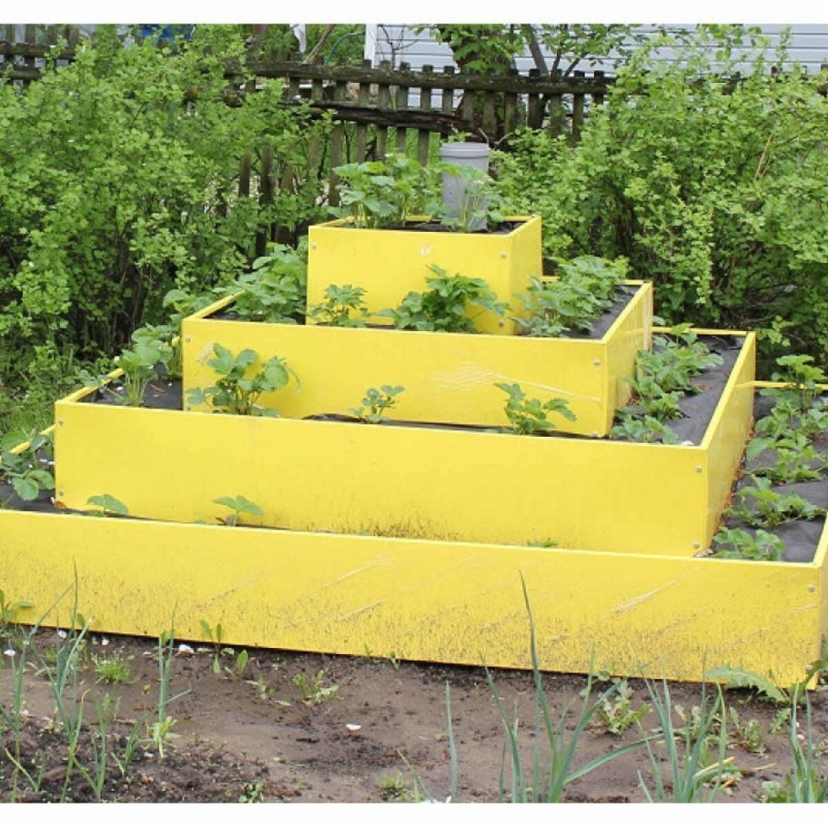 Грядки для клубники многоярусные