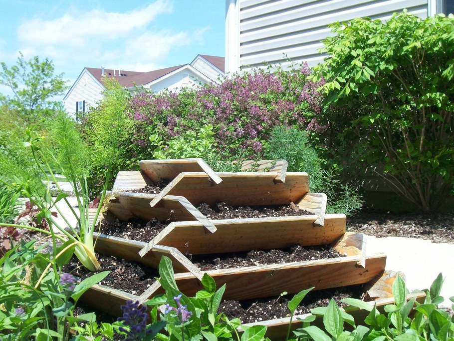 Вертикальные грядки для зелени