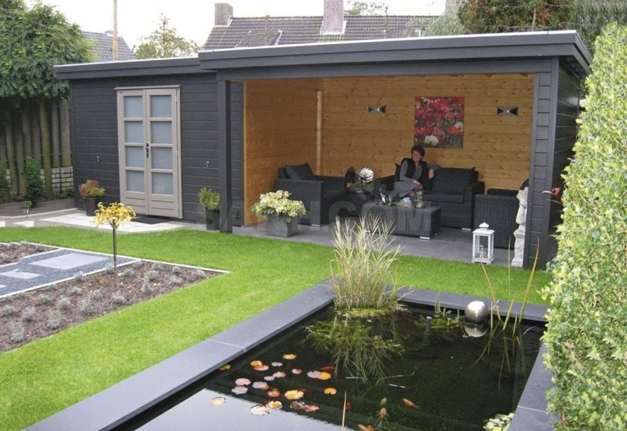 Постройки во дворе