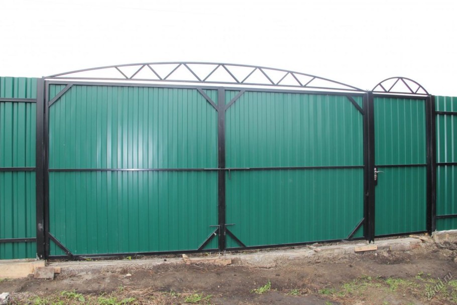 Ворота с калиткой для дачи