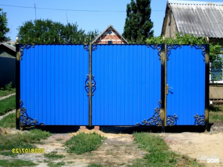 Ворота с калиткой для частного дома из профнастила