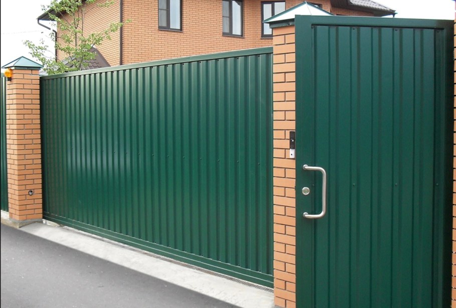 Ворота откатные из профнастила с10