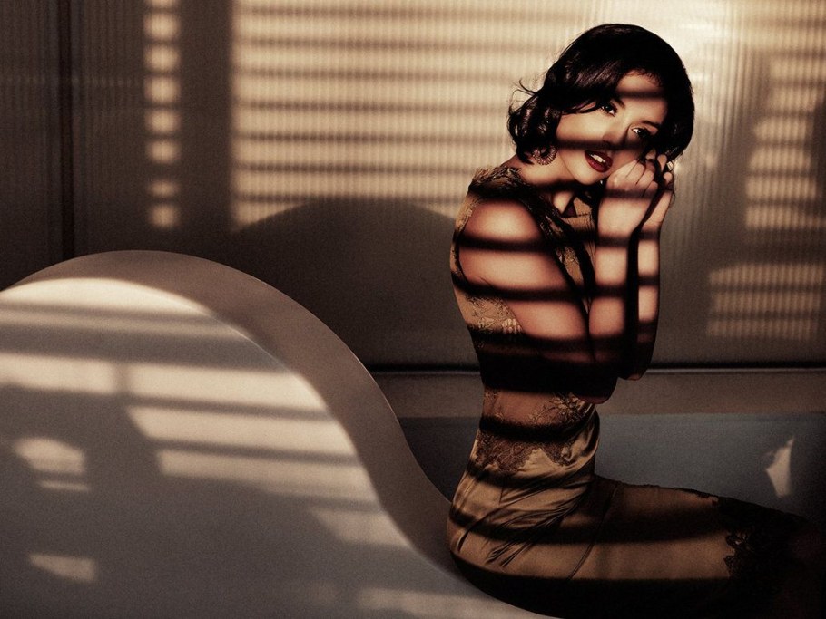 Фотосессия с тенью от жалюзи