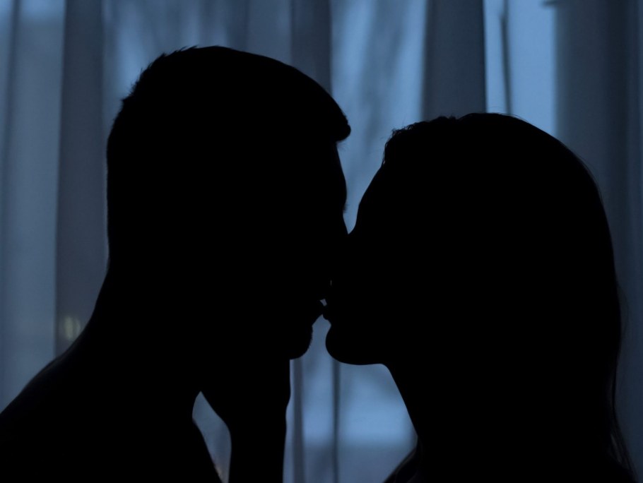 Двое в полумраке