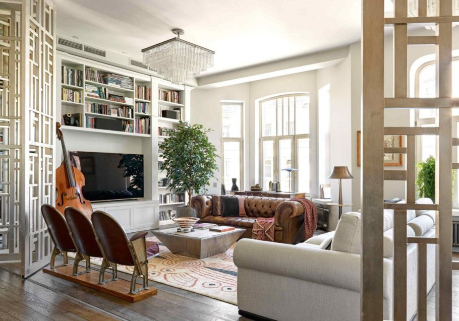 Книжные полки в парижских квартирах