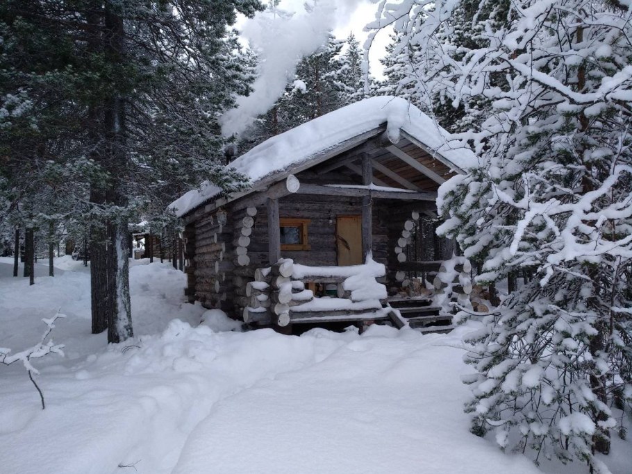 Избушка баня лес Карелия зима