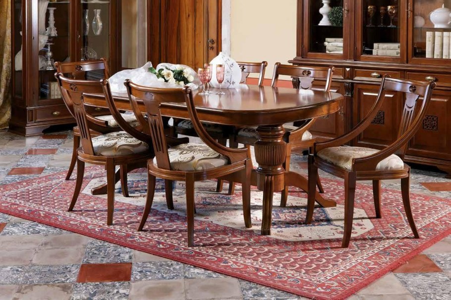 Стол и стулья для гостиной