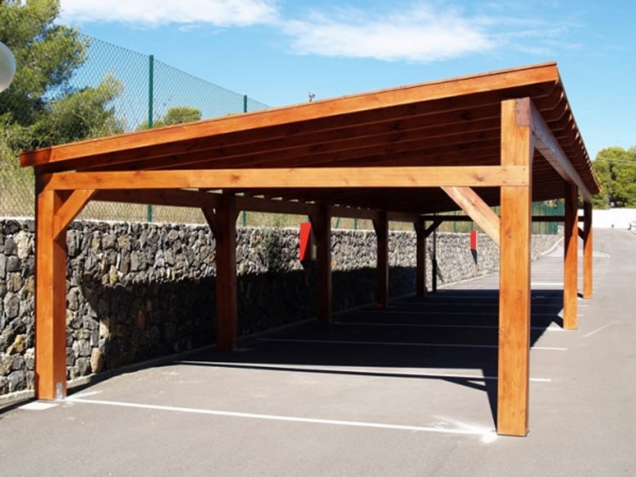 Деревянный навес для автомобиля