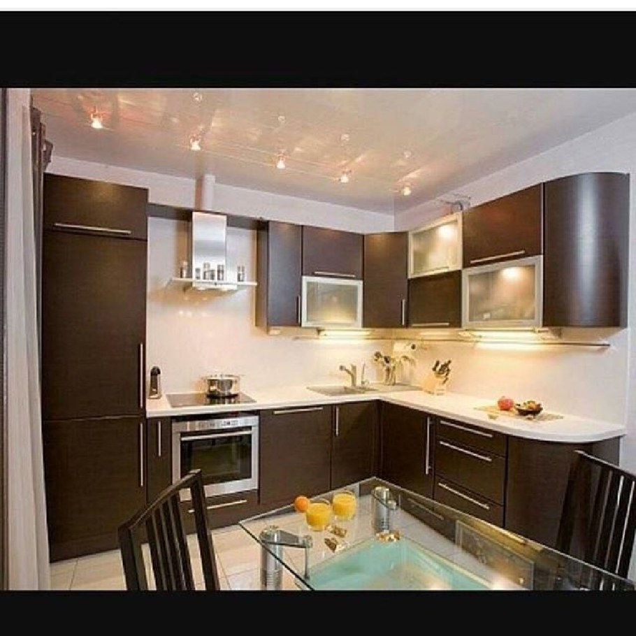 Кухонный гарнитур коричневый с бежевым