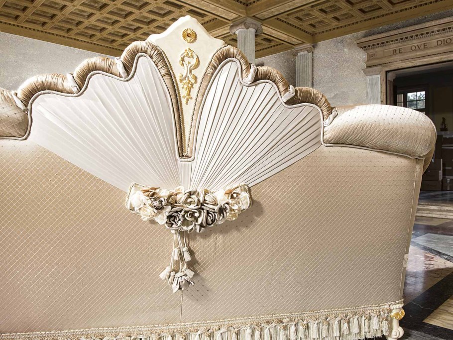 Диван Madame de Rosa)