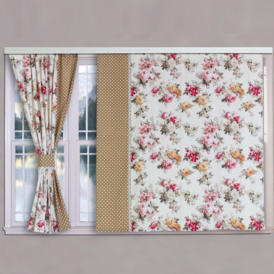 Белые шторы с цветочным принтом