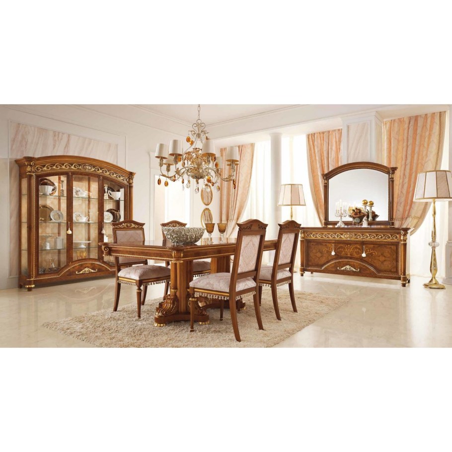 Румынская мебель для гостиной в классическом стиле