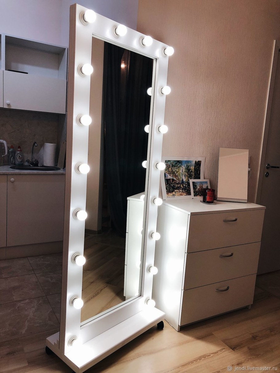 Зеркало гримерное 80*70