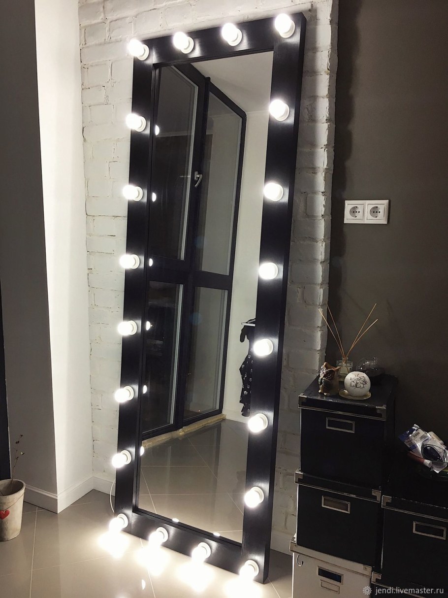 Гримерное зеркало черное