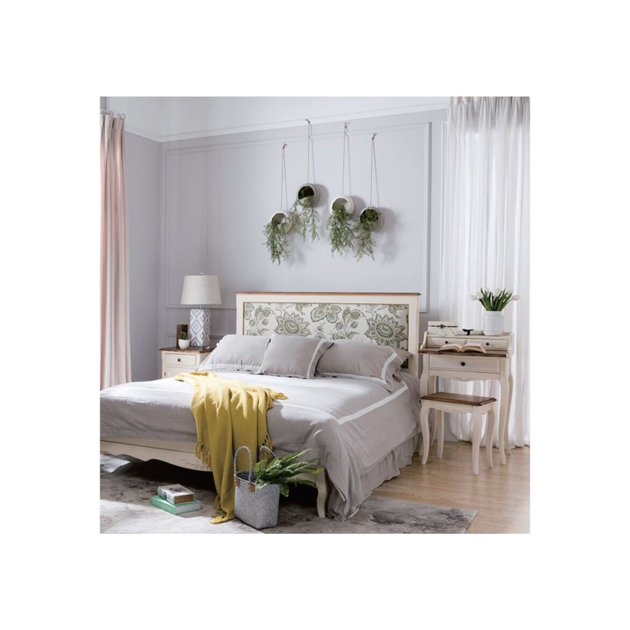 Бежевый интерьер спальни