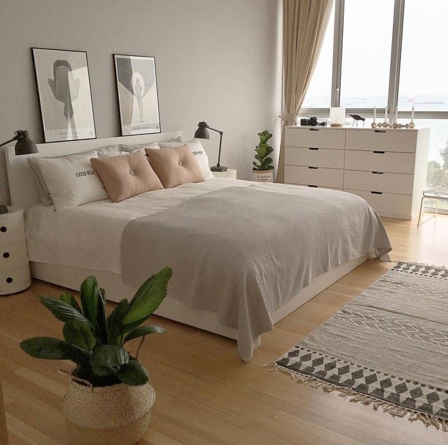 Кровать с мягким изголовьем