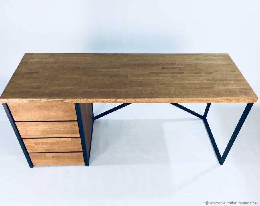 Письменный стол из дуба Quilda