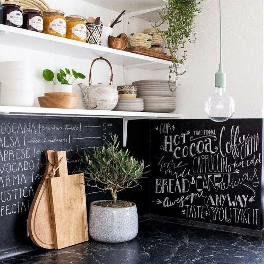 Меловая доска в интерьере кухни